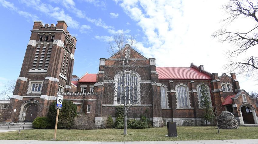 West elevation of St. Giles with WW1 cairn on Holton Ave. S.